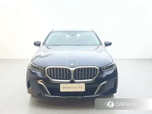BMW 5 series 2025 Черный из Китая, фото 2