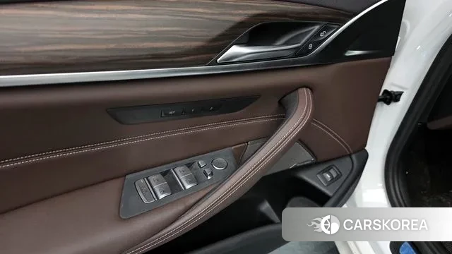 BMW 5 Series (G30) 2021 Белый из Кореи, фото 2