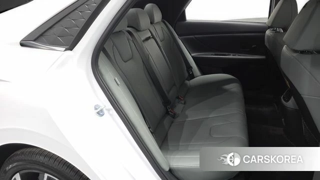 Hyundai The New Avante (CN7) 2023 Белый из Кореи, фото 2