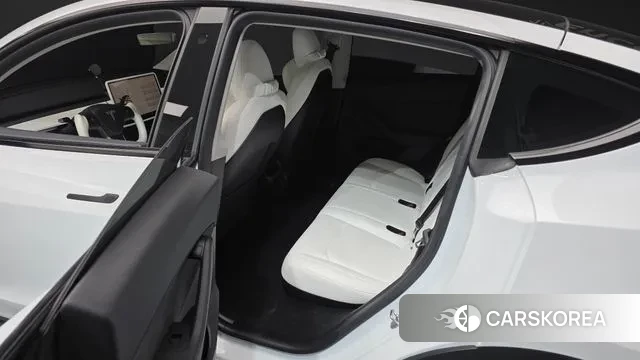 Tesla Model Y 2023 Белый из Кореи, фото 2