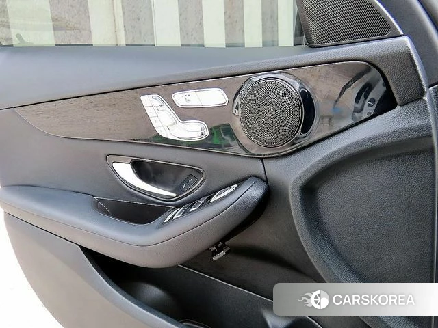 Mercedes-Benz C-Class W205 2020 Белый из Кореи, фото 2