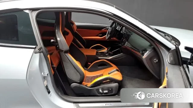 BMW M4 (G82) 2021 Светло-серебряный цвет из Кореи, фото 2