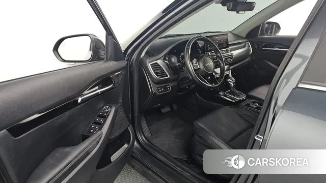 Kia Seltos 2022 Серый из Кореи, фото 2