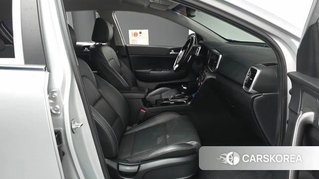 Kia Sportage The Bold 2021 Серебряный из Кореи, фото 2
