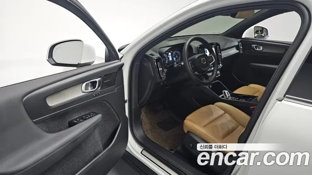 Volvo XC40 2022 Белый из Кореи, фото 2