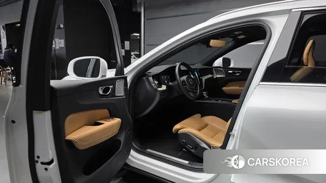 Volvo XC60 second Generation 2019 Белый из Кореи, фото 2