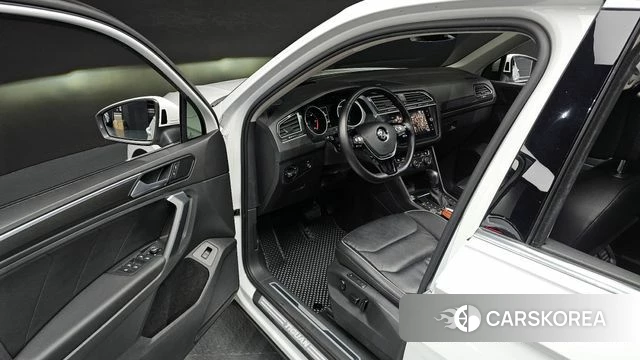 Volkswagen Tiguan second Generation 2020 Белый из Кореи, фото 2