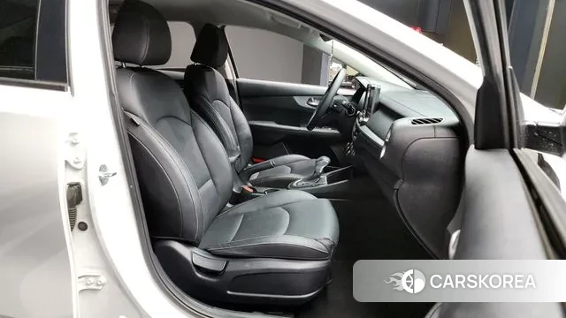 Kia The New K3 2nd generation 2021 Белый из Кореи, фото 2