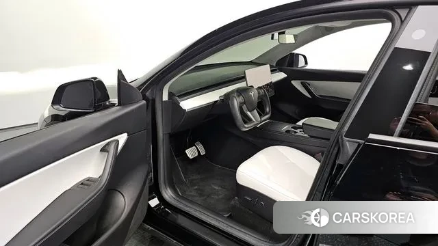 Tesla Model Y 2021 Черный из Кореи, фото 2