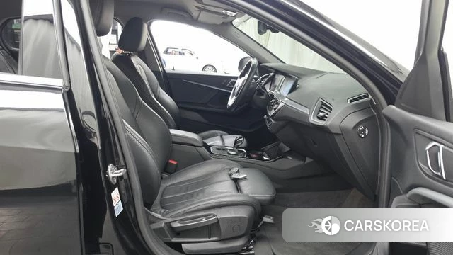 BMW 1 Series (F40) 2022 Черный из Кореи, фото 2