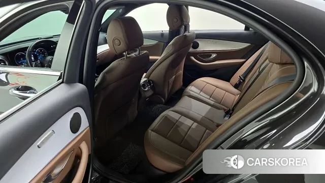 Mercedes-Benz E-Class W213 2021 Серый из Кореи, фото 2