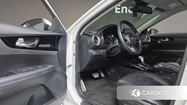 Kia The New K3 2nd generation 2022 Белый из Кореи, фото 2