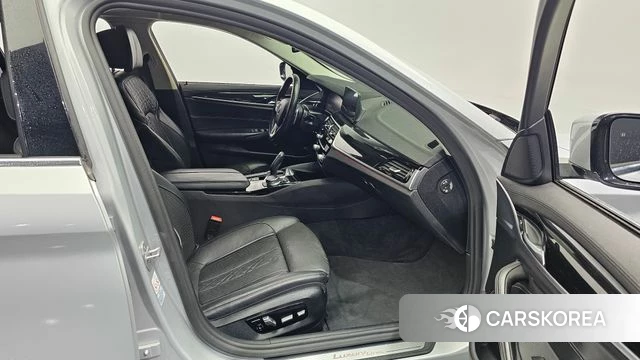 BMW 5 Series (G30) 2020 Серебряный из Кореи, фото 2