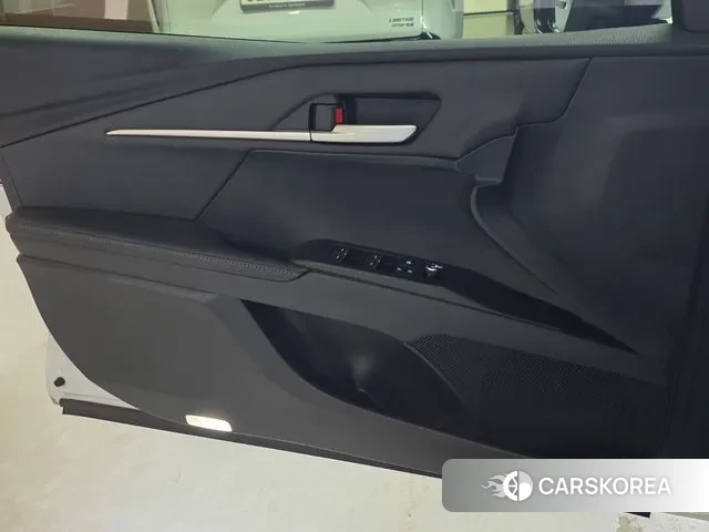 Toyota Camry (XV80) 2025 Белый из Кореи, фото 2