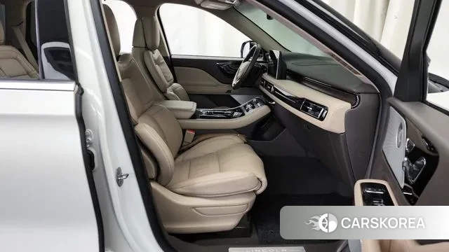 Lincoln Aviator 2nd generation 2023 Белый из Кореи, фото 2