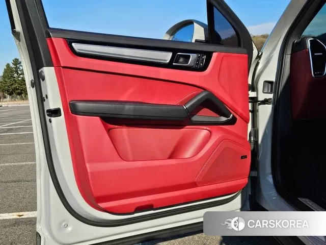 Porsche Cayenne (PO536) 2022 Жемчужный цвет из Кореи, фото 2