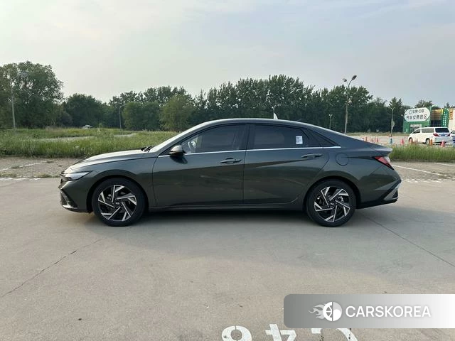 Hyundai Elantra 2024 Темно-серый из Китая, фото 2