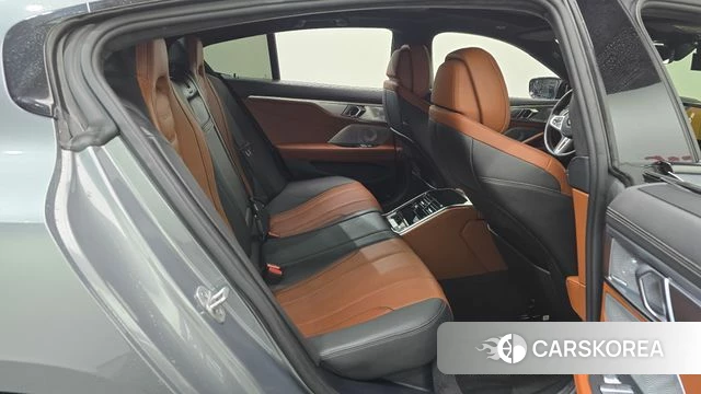 BMW 8 Series (G15) 2023 Серый из Кореи, фото 2