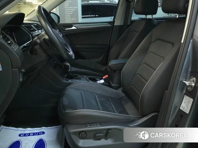 Volkswagen Tiguan Allspace 2023 Серый из Кореи, фото 2