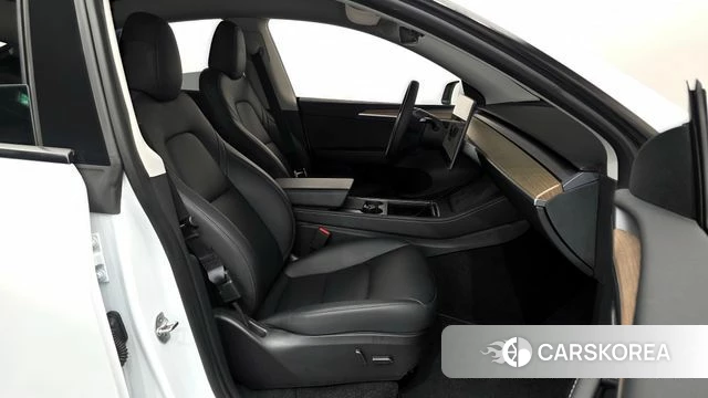 Tesla Model Y 2023 Белый из Кореи, фото 2