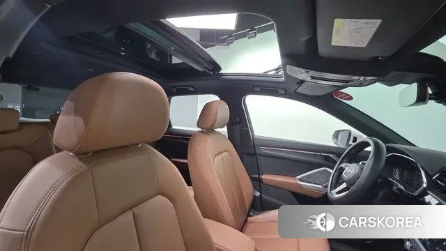 Audi Q3 (F3) 2022 Белый из Кореи, фото 2