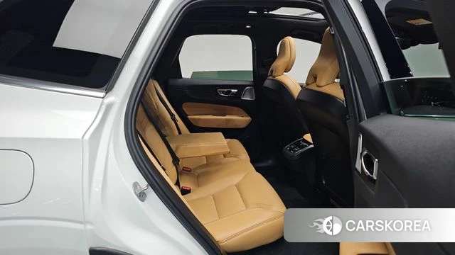 Volvo XC60 second Generation 2024 Белый из Кореи, фото 2