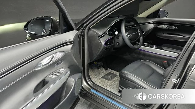 Genesis GV70 2024 Серый из Кореи, фото 2