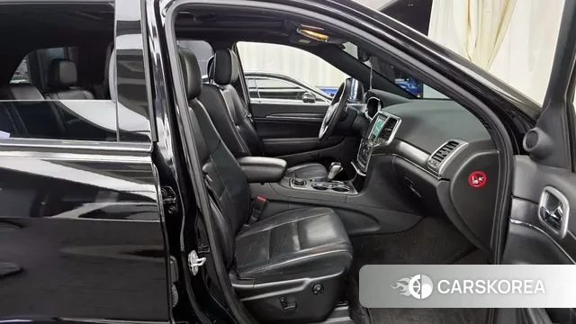 Jeep Grand Cherokee 2018 Черный из Кореи, фото 2