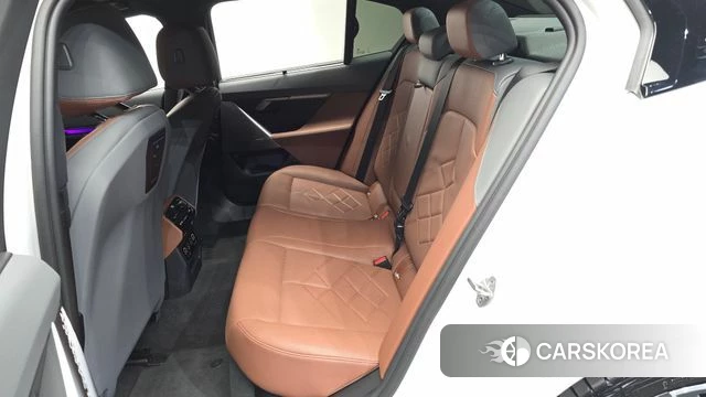 BMW 5 Series (G60) 2024 Белый из Кореи, фото 2