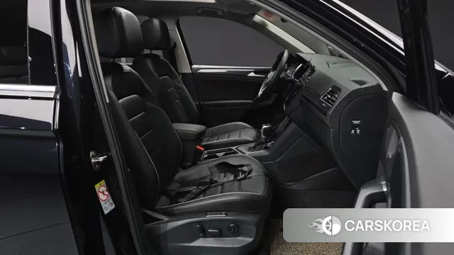 Volkswagen Tiguan second Generation 2023 Черный из Кореи, фото 2