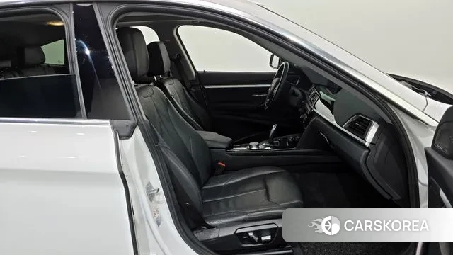 BMW 3 Series GT (F34) 2018 Белый из Кореи, фото 2