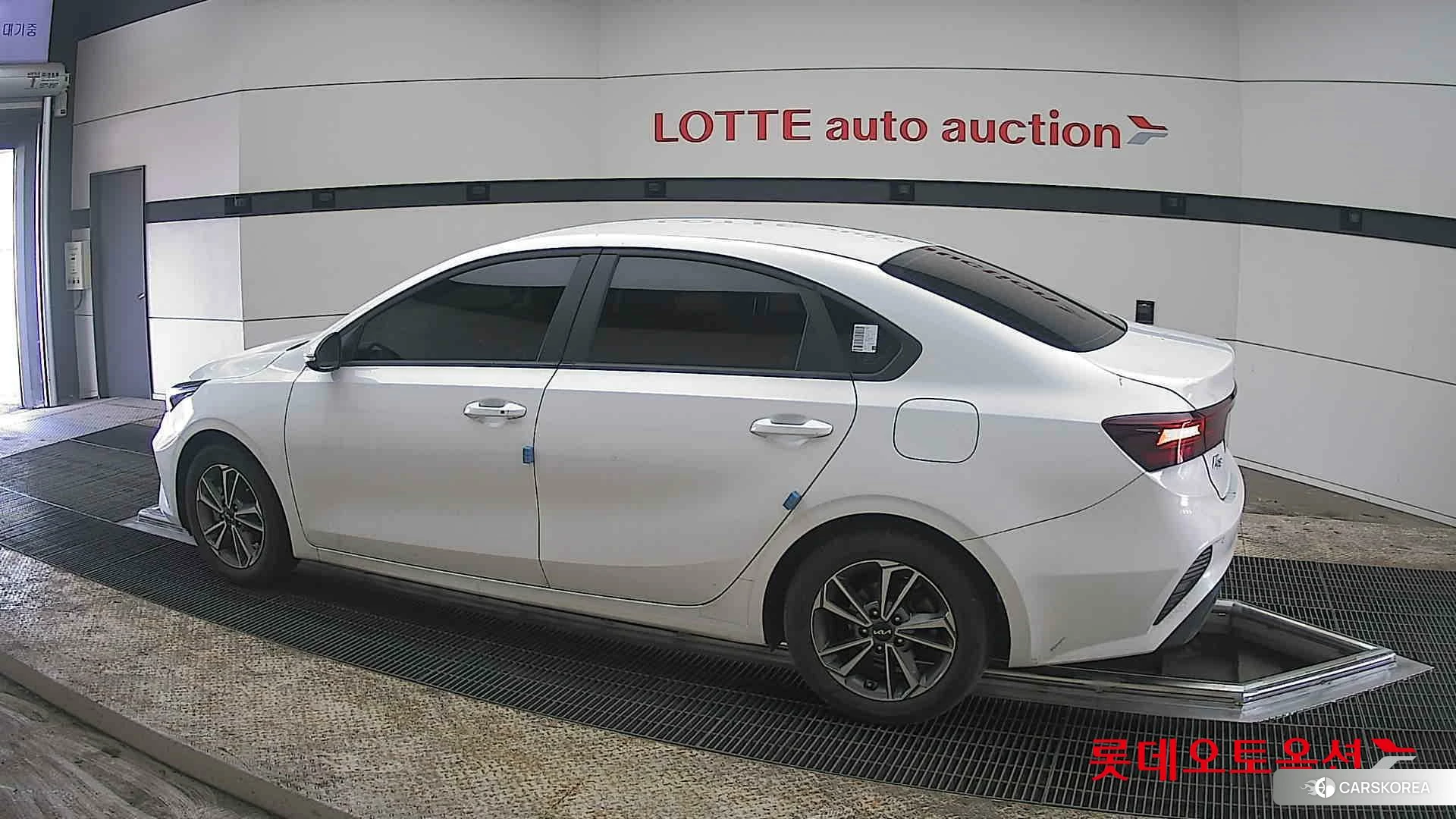 Kia K3 2022 Snow White Pearl из Кореи, фото 2