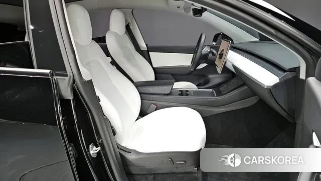 Tesla Model Y 2022 Черный из Кореи, фото 2