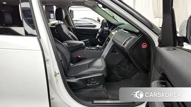 Land Rover Discovery 5 2021 Белый из Кореи, фото 2