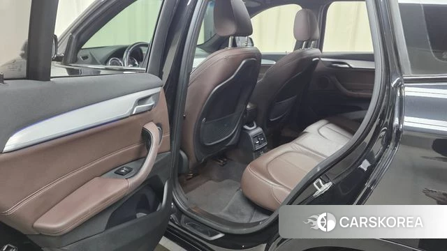 BMW X1 (F48) 2021 Черный из Кореи, фото 2