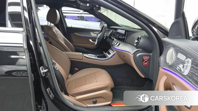 Mercedes-Benz E-Class W213 2021 Черный из Кореи, фото 2