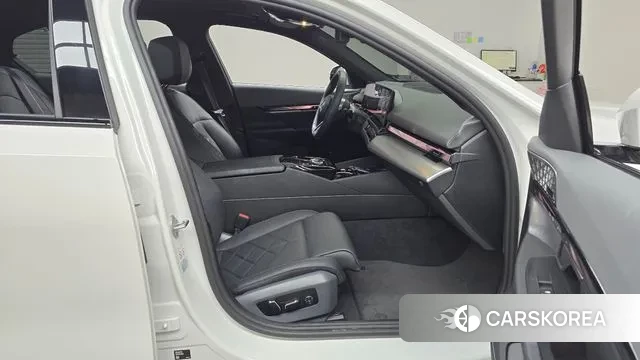 BMW 5 Series (G60) id 3080117 из Кореи 2