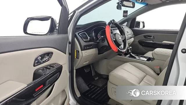 Kia The New Carnival 2018 Серебряный из Кореи, фото 2