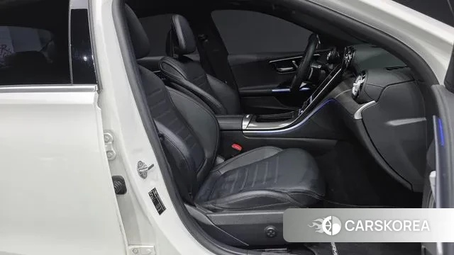 Mercedes-Benz C-Class W206 2022 Белый из Кореи, фото 2