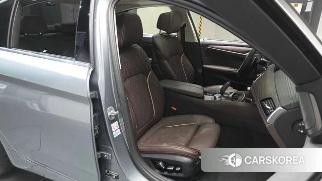 BMW 5 Series (G30) 2023 Серый из Кореи, фото 2