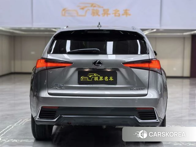 Lexus NX 2018 Серебристо-серый из Китая, фото 2