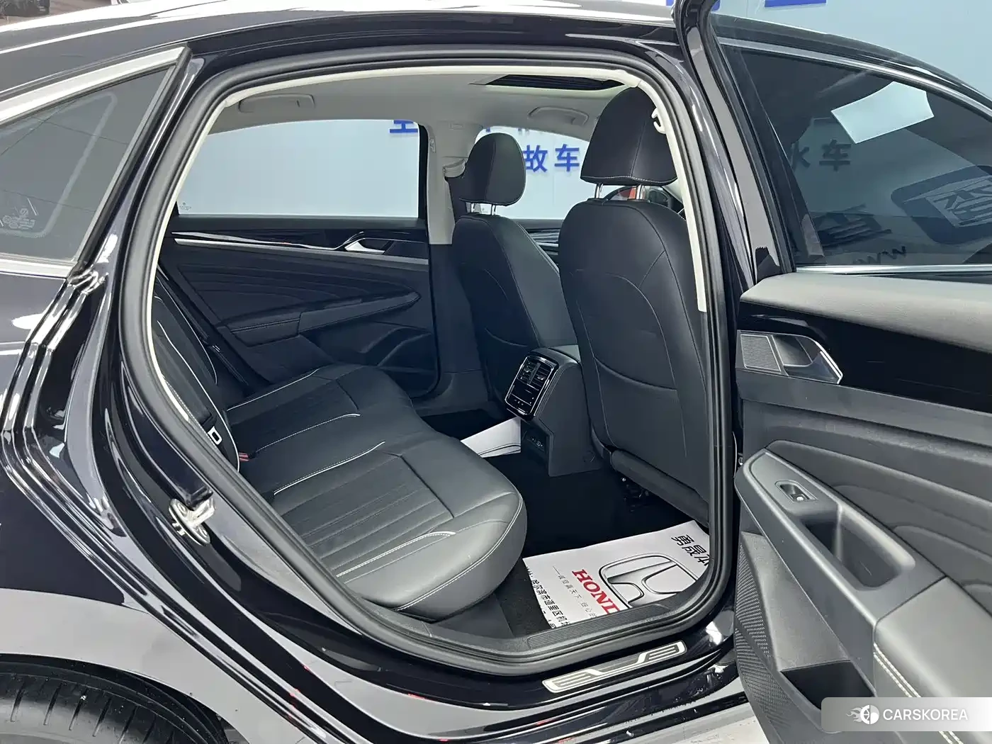 Volkswagen Passat 2022 Черный из Китая, фото 3