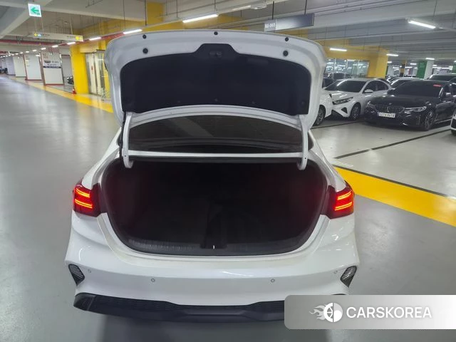 Kia The New K3 2nd generation 2021 Белый из Кореи, фото 2