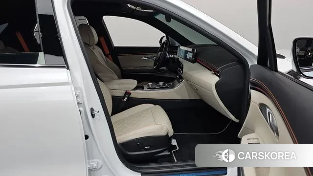 Genesis GV70 2024 Белый из Кореи, фото 2