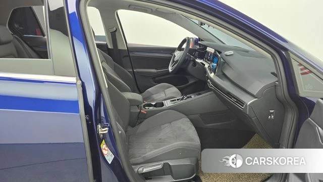 Volkswagen Golf 8th Generation 2022 Синий из Кореи, фото 2