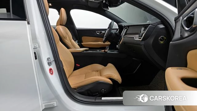 Volvo V60 Cross-Country 2nd Generation 2020 Белый из Кореи, фото 2