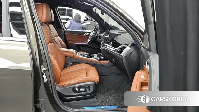 BMW X7 (G07) 2023 Песочный из Кореи, фото 2