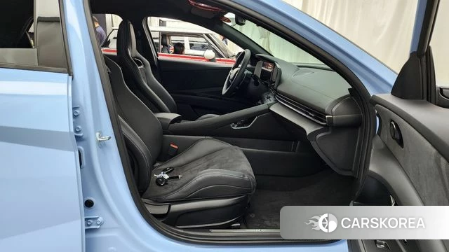 Hyundai The New Avante (CN7) 2025 Светло-серебряный цвет из Кореи, фото 2