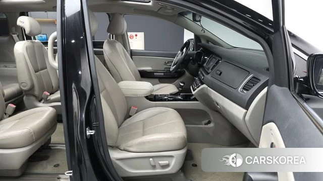 Kia The New Carnival 2018 Черный из Кореи, фото 2