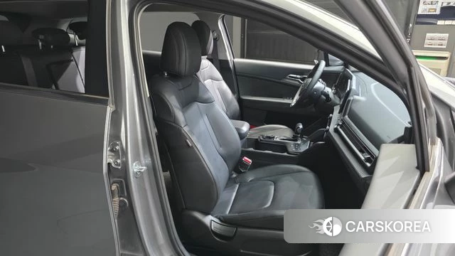 Kia Sportage 5th Generation 2023 Серебряный из Кореи, фото 2